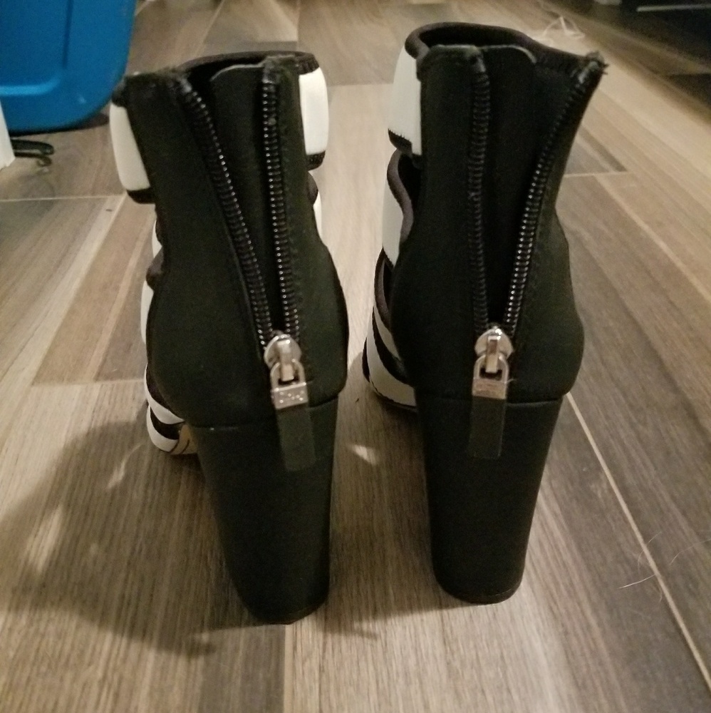 Shoes - Picture 3 of 4